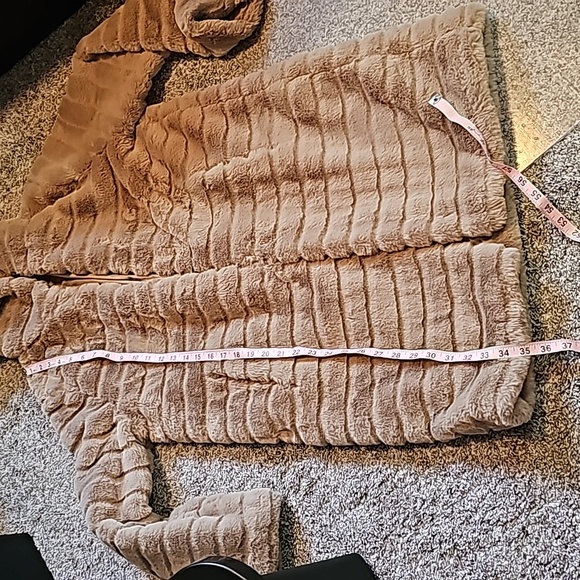 STUNNING TAN RACHEL ZOE RIBBED FAKE FUR HOODED COAT - Picture 11 of 14